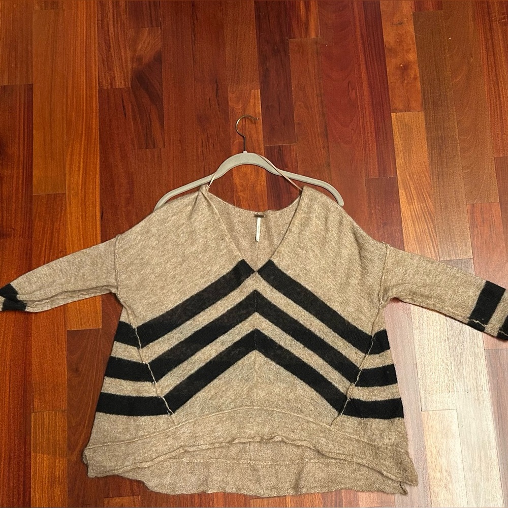 Free People ‘Twelve Roses’ Oversized Alpaca V-Neck Pullover Sweater - Picture 2 of 13